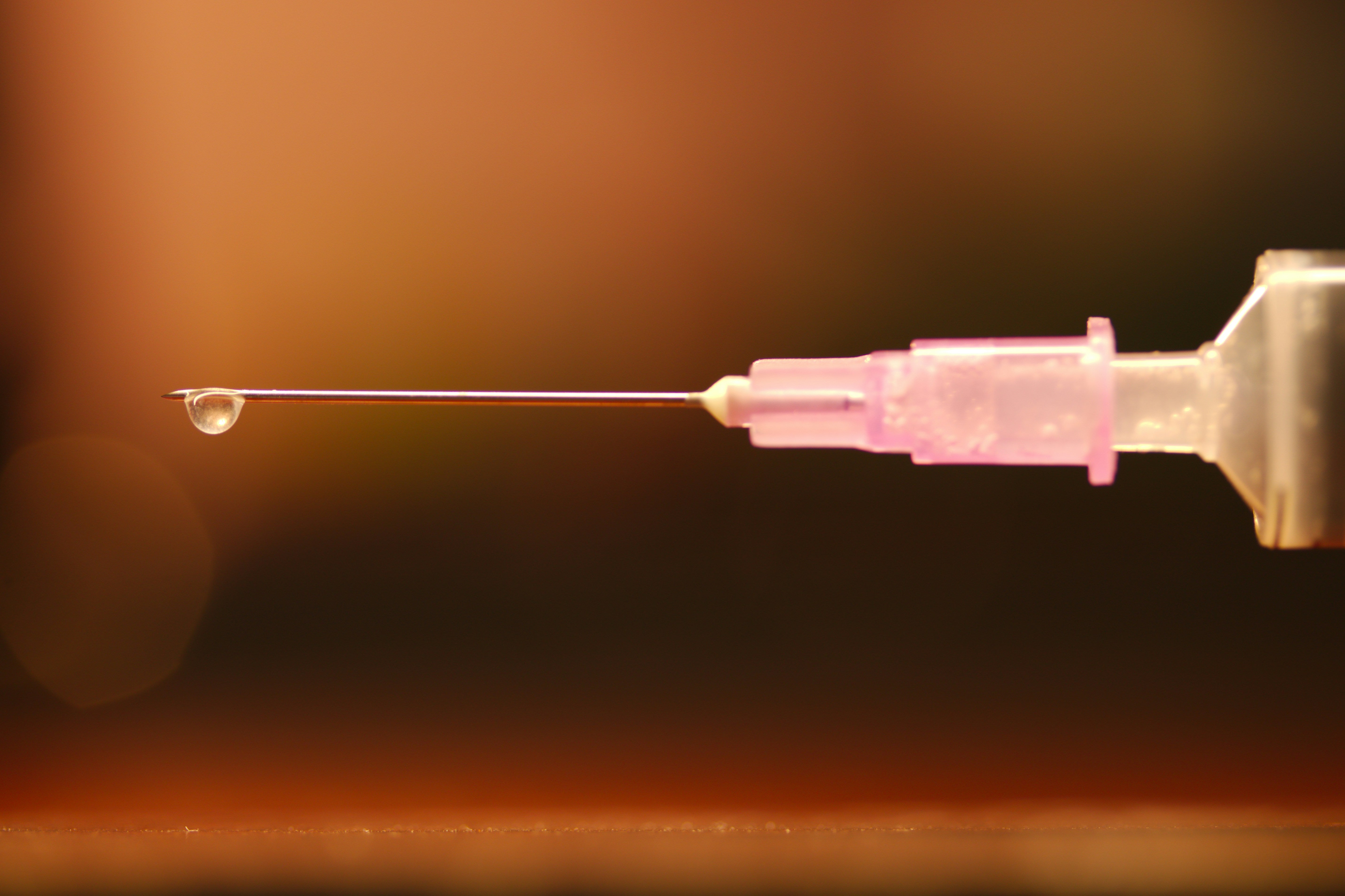 NEEDLES & SYRINGES